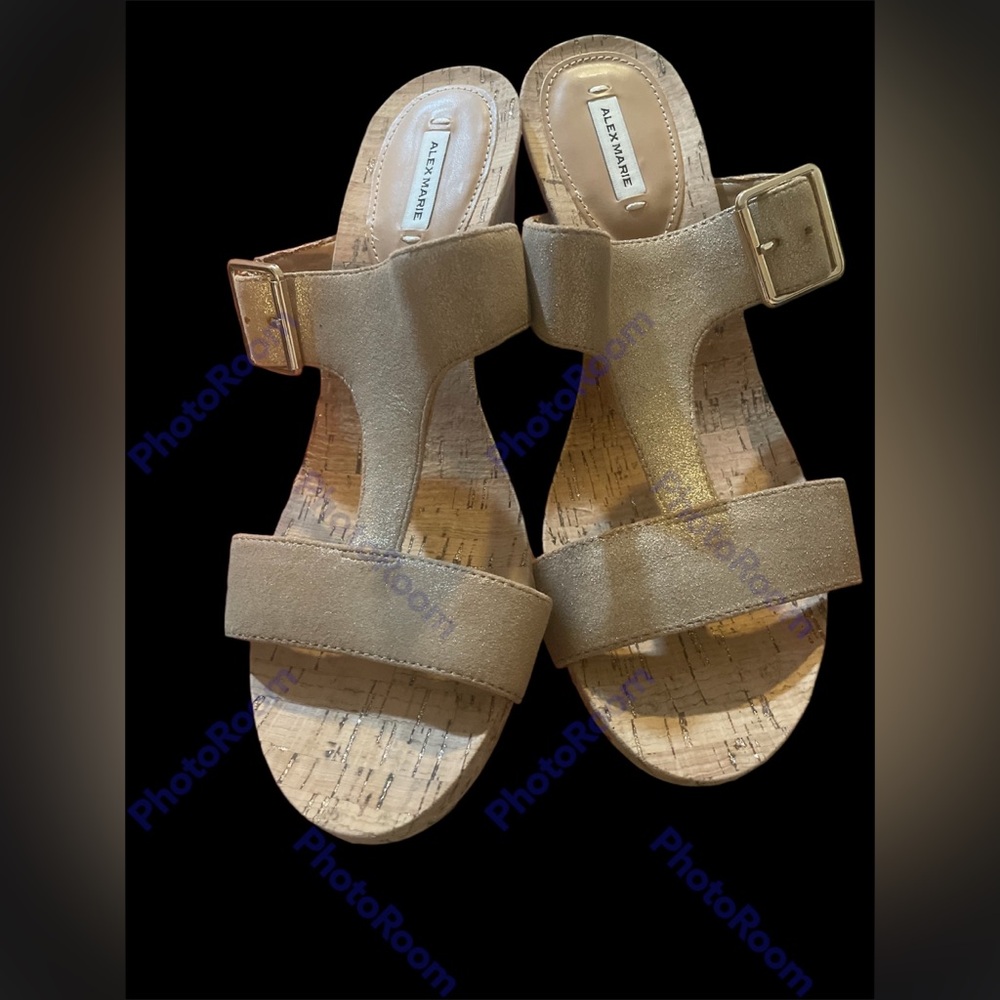 ALEX MARIE Gold strap buckle platforms NWOT